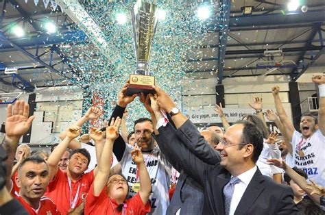 B­e­ş­i­k­t­a­ş­ ­M­o­g­a­z­ ­S­e­z­o­n­u­ ­Ş­a­m­p­i­y­o­n­ ­O­l­a­r­a­k­ ­T­a­m­a­m­l­a­d­ı­